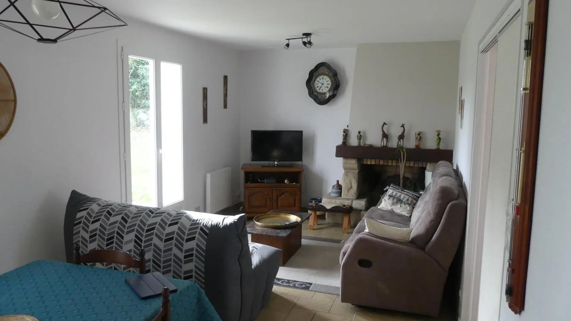Holiday home Maison En Bord De Rance Taden